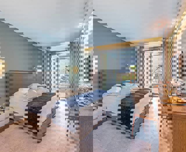 Sharing Pool Roomssuites2