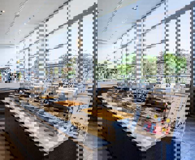 Astirodysseus Dining 8303 Hdr