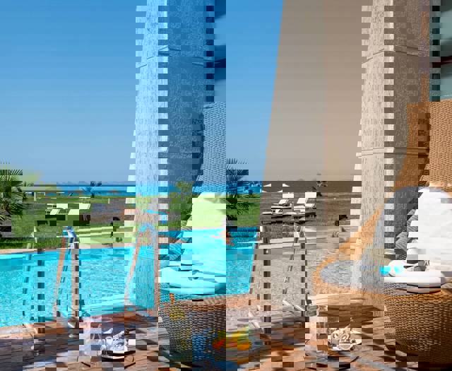 Exterior Maisonette Suite Sharing Pool